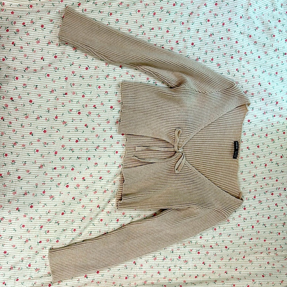 SHEIN Small Cream Sweater